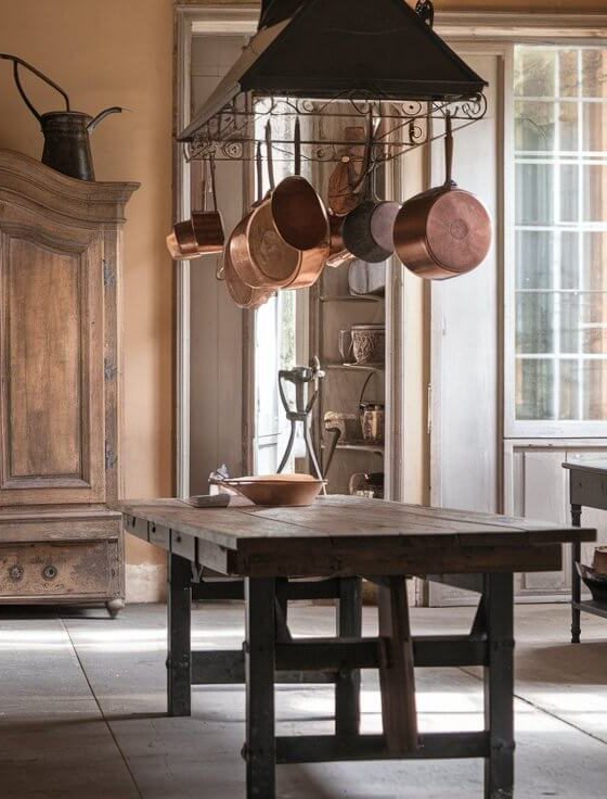 7 Essential Pieces for Creating an Authentic French Unfitted Kitchen
